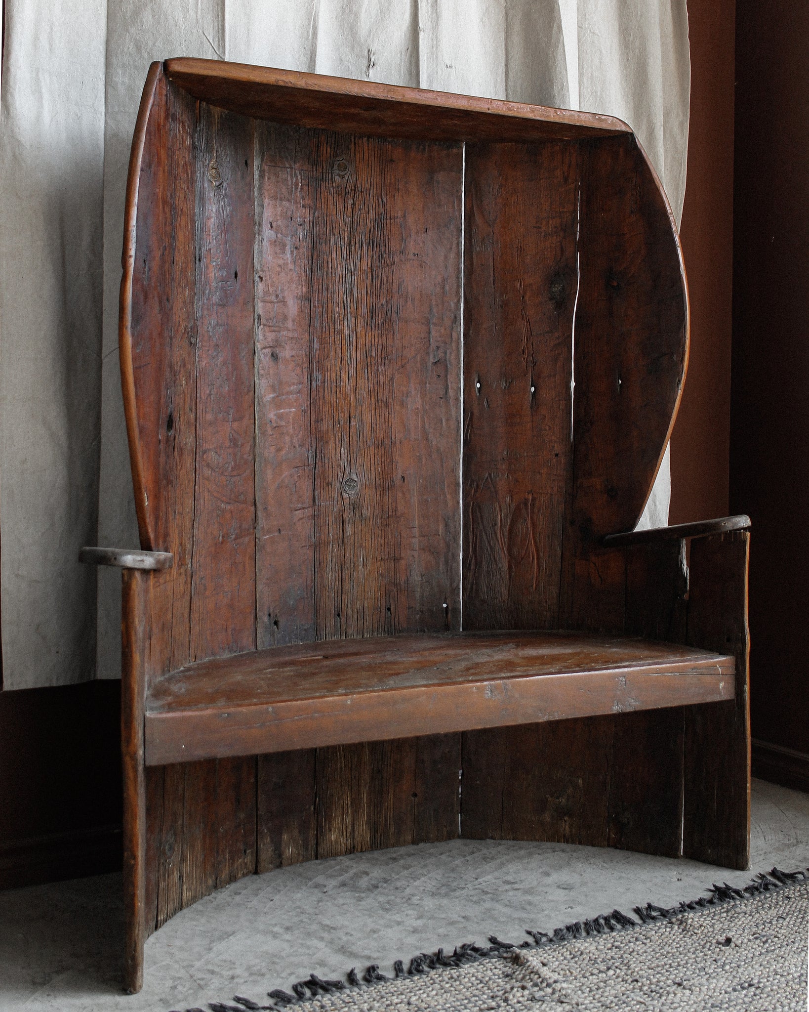 Late 18th Century Elm Hooded Fireplace Settle